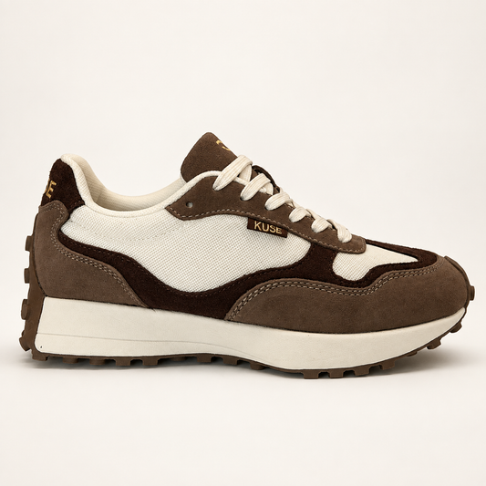 Perfil derecho de zapatillas casual unisex marrón y burdeos combinadas en blanco