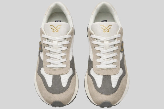 Vista superior zapatillas casual unisex Kuse beige gris con cordones blancos y diseño retro contemporáneo