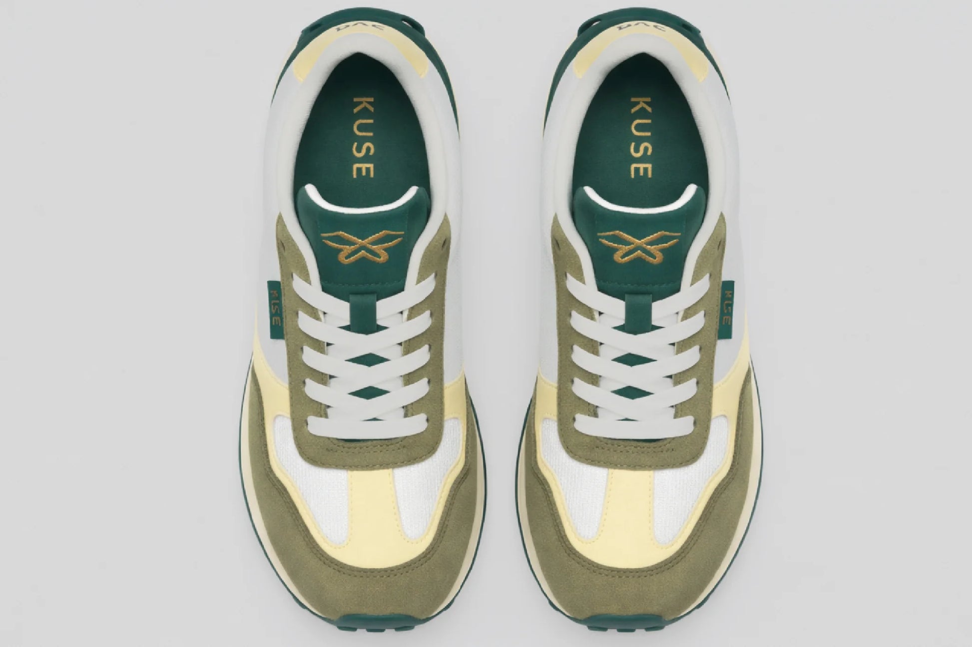 Vista superior zapatillas casual unisex Kuse verde oliva crema con paneles de malla blanca
